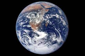 Blue marble, die erde als blauer planet, aufgenommen von apollo 17 am 7. Steckbrief Erde Der Blaue Planet Mit Mond Spektrum Der Wissenschaft