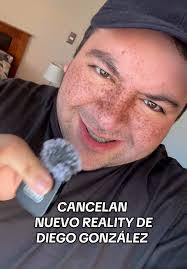 Elsa Esparza's Instagram, Twitter & Facebook