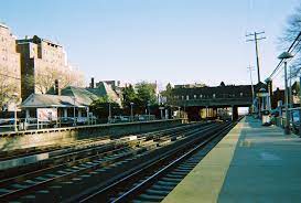 It is located in the kew gardens neighborhood of queens, new york city, near austin street and lefferts boulevard.the station is located within the city terminal zone, part of lirr fare zone 1.it contains four tracks and two side platforms for the outermost tracks. Kew Gardens Station Lirr Wikipedia