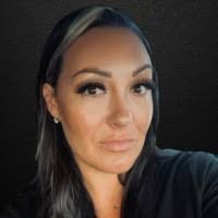 Melissa Midkiff's Instagram, Twitter & Facebook