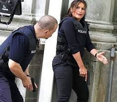 Special victims unit premiered on nbc on september 21, 2016 and concluded on may 24, 2017. Mariska Hargitay And Ice T Olivia Benson Fin Tutuola Svu Season 18 Law And Order Law And Order Special Victims Unit Law And Order Svu