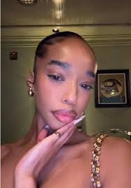 Jasmine Lovell's Instagram, Twitter & Facebook