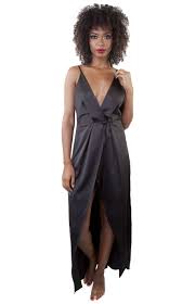 Vous aurez l'allure d'une déesse grecque avec cette robe longue qui vous. Nuisette Longue Satin Noire Reina Playful Promises Pla Reina N Idresstocode Boutique De Deshabilles Et Nuisettes Robes Et Jupes