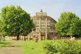 Undak atas lingkaran dengan stupa induk besar dibongkar dan dihilangkan dan diganti tiga undak lingkaran. Sanchi New World Encyclopedia