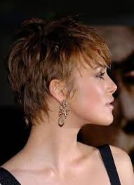 Quelle coiffure pour une femme au visage long ?, et modèle il existe une multitude de coiffures carrées, du carré court au carré long, du carré lisse au carré bouclé. Epingle Sur Coiffures