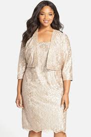 It directs a person's focal point away from your trouble areas. Plus Size Mother Of The Bride Dresses For Apple Shapes