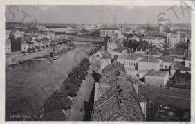 Dominantou města je břeclavský renesanční zámek. Breclav Celkovy Pohled Most Cukrovar Dyje Aukro