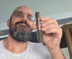 What the hell kind of cigar is that R. Kelly? 👀 😂😂😂