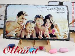Iată pe casa in ardesia con gessetto e nastrino avorio rustichic. Articoli Regalo Ardesia