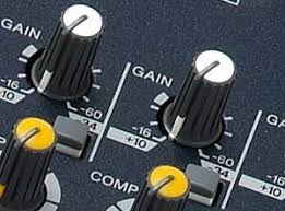 El potenciometro del gain de una mesa de mezclas analógica.
