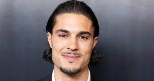 Carlos Constanza's Instagram, Twitter & Facebook