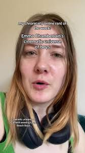 Veronica Chamberlain's Instagram, Twitter & Facebook