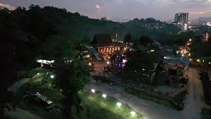 Restoran ini hanya ada di wilayah jakarta timur. Golek Golek Suasana Kampung Home Facebook