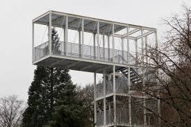 Er werd onder andere met flessen gegooid. Blik Over Meetjesland Op 20 Meter Hoogte Uitkijktoren Het Leen Na Ruim Een Jaar Eindelijk Open Eeklo Hln Be