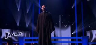 Cât de multe neplăceri nu întâmpinăm noi în toate zilele, şi ce suflet tare se cere, spre a nu fi cineva supărat şi nerăbdător, ci a proslăvi, a lăuda şi a cinsti pe cel ce îngăduie a veni asupra noastră. Urechea NeputrezitÄ A Sfantului Ioan GurÄ De Aur Ganduri Din Ierusalim