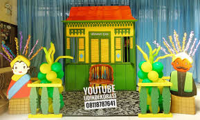 Ratu dan indra ( nama untuk acara tunangan dan pernikahan). Dekorasi Rumah Betawi Di Acara Sunatan