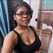 Lacey Buck's Instagram, Twitter & Facebook