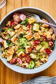 Salade De Quinoa Au Halloumi In 2020 Bistro Food Workout Food Food Inspiration