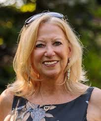 Elizabeth Mcquade's Instagram, Twitter & Facebook