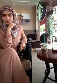 Kisah artis muda mendapat tajaan dan dibela orang kenamaan atau vip bukan lagi kisah baru. Foto 10 Artis Wanita Berjilbab Paling Cantik Dan Manis Di Malaysia Liat Aja