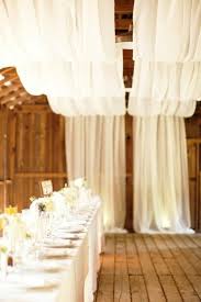 La Decoration Salle De Mariage Comment Economiser De L Argent Decoration Plafond Mariage Deco Plafond Mariage Decoration Salle Mariage