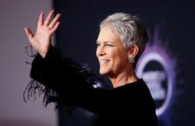 Jamie lee curtis, 62, rocked a silver pixie cut and a satin yellow dress with a plunging neckline at the 2021 golden globes. Vlqf5kn8lm7pym