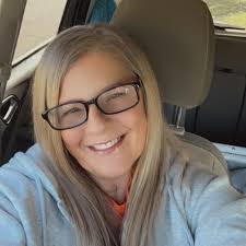 Alexis Dennis's Instagram, Twitter & Facebook