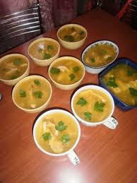 1/2 cap de porc, un rasol, 1 morcov, o ceapa, cativa catei de usturoi, foaie de dafin, sare, piper. Racituri Moldovenesti Retete Retele Retetelelor