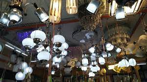 Setelah menjadi mc atau pembawa acara, ia mulai mencoba berbisnis lampu hias yang ia jalani selama enam bulan. Studio Bangunan Sediakan Koleksi Terbaru Lampu Hias Mewah Harganya Mulai Rp 200 Ribuan Tribun Pontianak