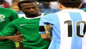 أنهى فهد المولد، نجم المنتخب السعودي ونادي الاتحاد، اليوم السبت عقوبة الإيقاف بسبب المنشطات؛ وبالتالي يمكنه العودة للمشاركة مع فريقه في المباريات المقبلة في حال استئناف الدوري هذا الموسم. ÙÙ‡Ø¯ Ø§Ù„Ù…ÙˆÙ„Ø¯ ØµØ¯ÙŠÙ‚ Ù…ÙŠØ³ÙŠ Ø§Ù„Ø°ÙŠ Ø­Ù‚Ù‚ Ø­Ù„Ù… Ø§Ù„Ø³Ø¹ÙˆØ¯ÙŠÙŠÙ†