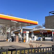Shell Gas Station W Pratt Blvd & N Clark St, Chicago, IL 60626
