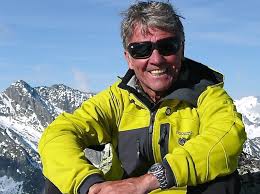 ˈʁaɪ̯nhɔlt ˈmɛsnɐ) (born 17 september 1944) is an italian mountaineer, explorer, and author.he made the first solo ascent of mount everest and, along with peter habeler, the first ascent of everest without supplemental oxygen.he was the first climber to ascend all fourteen peaks over 8,000 metres (26,000 ft) above sea level. Mit Peter Habeler Im Gesprach Besser Langer Leben At