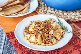 La pasta al forno con funghi e peperoni è un primo piatto sostanzioso e corroborante che può essere servito anche come piatto unico. Pappardelle Con Ragu Di Funghi Misti And Gennaro S Pasta Perfecto Cookbook Review Tara S Multicultural Table