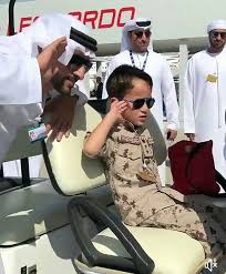 سمو الشيخ حمدان بن محمد بن راشد آل مكتوم ولي عهد دبي مع أخيه الشيخ زايد بن محمد بن راشد آل مكتوم ربي يحفظهم في معرض دبي الدولي Vr Goggle