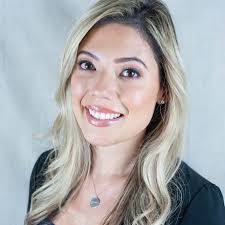 Leslie Beecher's Instagram, Twitter & Facebook