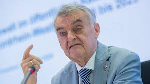 Wirkung "auf kleinem Dienstweg": Reul will Messer-Tätern den Führerschein  entziehen