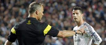 Kuipers is assisted in italy by his permanent assistants sander van roekel and erwin zeinstra. Ook Voor Bjorn Kuipers Wordt Het Wennen Geen Ronaldo Meer Bij Real Madrid