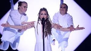 Peu à peu, il commence à côtoyer les plus grands chefs : Melodifestivalen Wiwi Jury Reviews Mariette With A Million Years