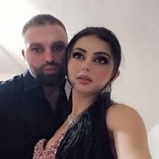 Prodajem biciklo za djevojčice uzrasta do 4 god biciklo je ko novo sve  uredno i ispravno potrebno samo pomocne točkice kupit i prednju vanjsku  gumu zamijeniti ostalo sve top cijena 50km