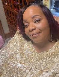 Belinda Holt's Instagram, Twitter & Facebook