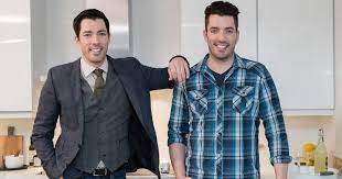 Identical twin brothers jonathan and drew scott (born 1978) help home buyers to purchase and well they certainly are tall (6'5) and attractive. Drew Scott Height Age Net Worth Real Estate Jonathan Scott Linda Pahn Wedding Celeb Tattler