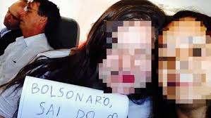 Jair bolsonaro was the first candidate for the presidency that was able to raise over $1 million reais in donations from the public during the 2018 campaign. Jovem Faz Selfie Com Jair Bolsonaro Dormindo Em Aviao Sai Do Armario Jornal Extra Scoopnest