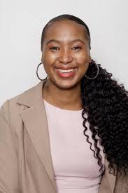 Why Professional Beats DIY For Your Headshots