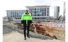 .yeni belediye hizmet binasının inşaatı için başakşehir belediyesi ile protokol imzaladık. başakşehir belediye hizmet binası 5 bloktan oluşuyor. Basaksehir E Cevre Dostu Belediye Hizmet Binasi
