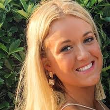 Samantha Boggs's Instagram, Twitter & Facebook