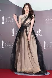 How many stares did you count? Photos 56th Baeksang Arts Awards 2020 Red Carpet Hancinema