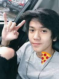 Gimana ya, seorang iqbaal dhiafakhri ramadhan ternyata 'bucin' banget sama pacarnya. Iqbaal Ramadhan On Twitter Backtodarkbrown Selamainijugagakhitam Specialinfo