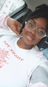 Good afternoon, My name is Raenisha and I live in Dover. I relocated here  last year from Philadelphia and i work as a Social worker and Therapist.  I'm down to earth, love