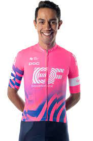 El escarabajo que hoy ganó la etapa 13 del tour de francia nació en soacha, tiene 24 años y es el segundo a bordo del equipo ef en el tour de francia, después de rigoberto urán. Daniel Felipe Martinez Ciclista Colombiano Del Team Ineos Grenadiers