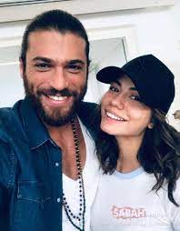 Demet özdemir ve can yaman, burada samimi halleriyle dikkat çekerken yaman'ın bir ara özdemir'in yanağından makas aldığı görüldü. Surprising About Can Yaman And Demet Ozdemir Gossip Hunters Sanem Canning Actors